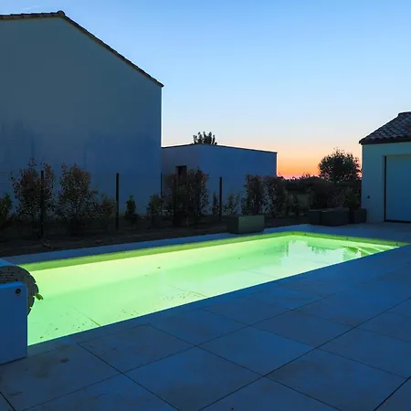 Romantique Proche Climatisee Avec Balneo, Video Projecteur Et Piscine *