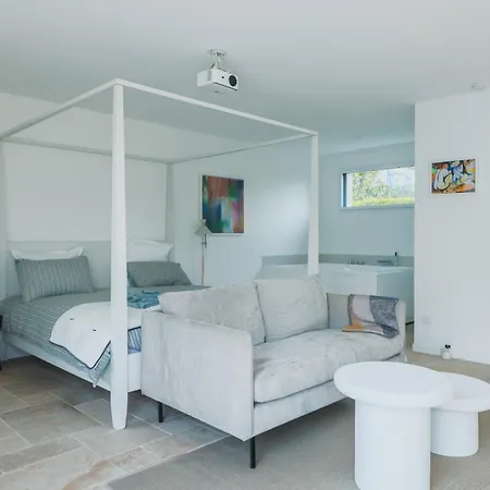 Romantique Proche Climatisee Avec Balneo, Video Projecteur Et Piscine *