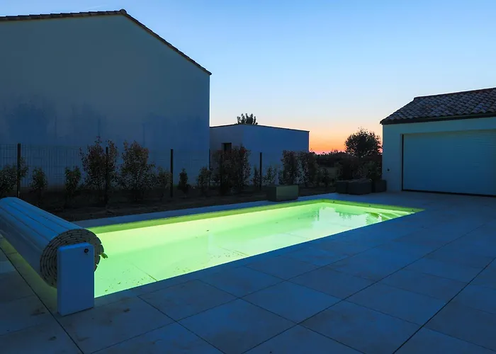 Romantique Proche Climatisee Avec Balneo, Video Projecteur Et Piscine *