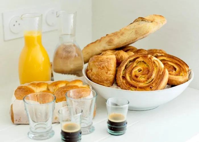 Romantique Proche Climatisee Avec Balneo, Video Projecteur Et Piscine